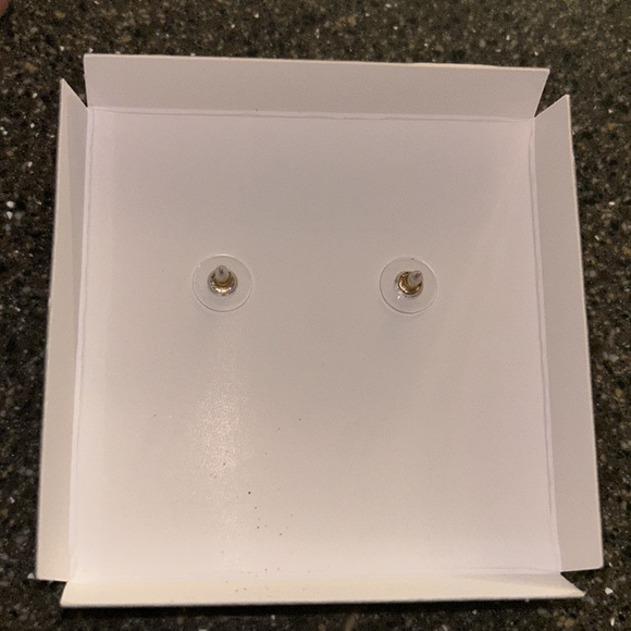 BaubleBar NEW IN BOX Disney x‎ Minnie Mouse sparkly winter earrings - Picture 2 of 4